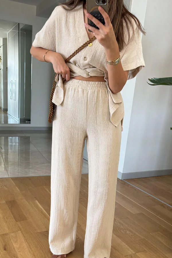 Conjunto casual de dos piezas con cuello en V, manga corta y pantalón
