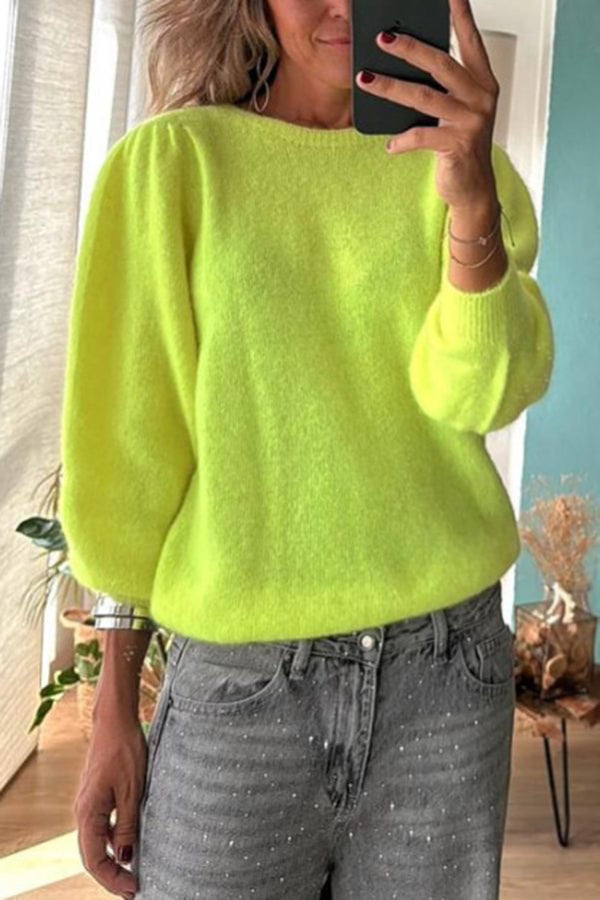 Suéter holgado de cuello ancho de color liso de punto para un día de invierno brillante