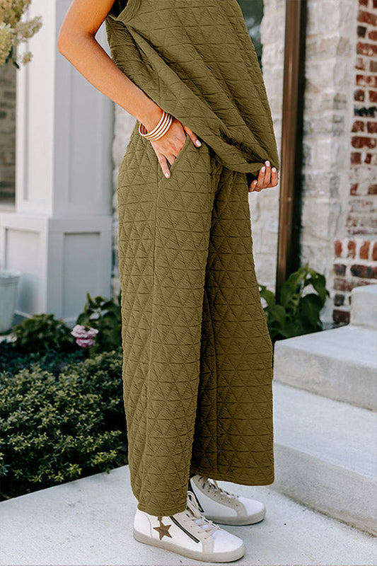 Conjunto de top de manga corta con textura acolchada y pantalones de pierna ancha
