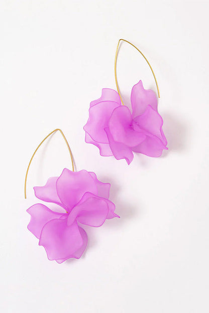 Pendientes colgantes con flores florecientes