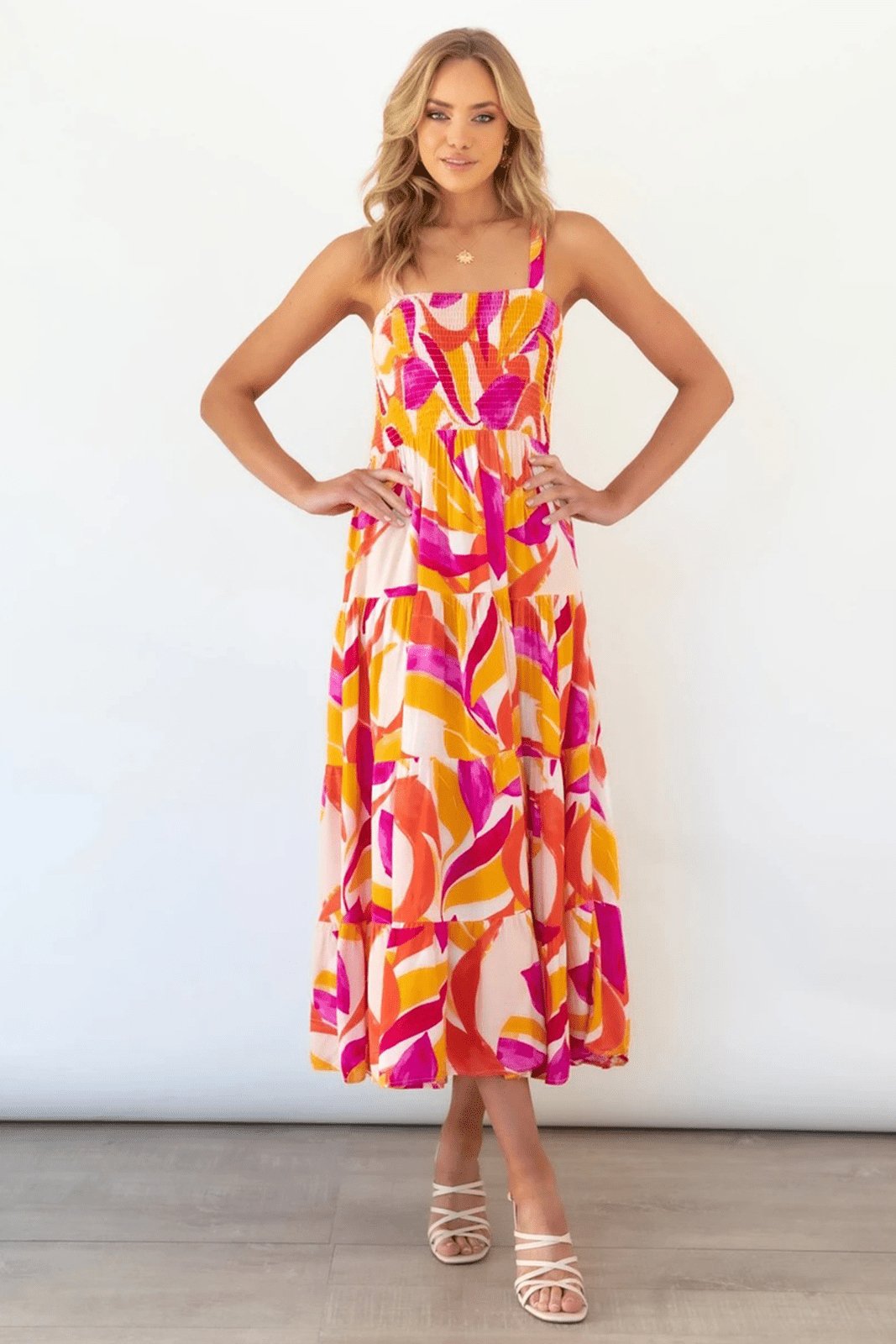 Vestido largo de verano con capas y corpiño fruncido estampado Andrea 