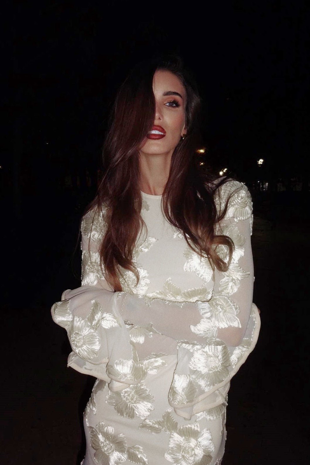 Vestido mini de malla con espalda descubierta y bordado Aurora 