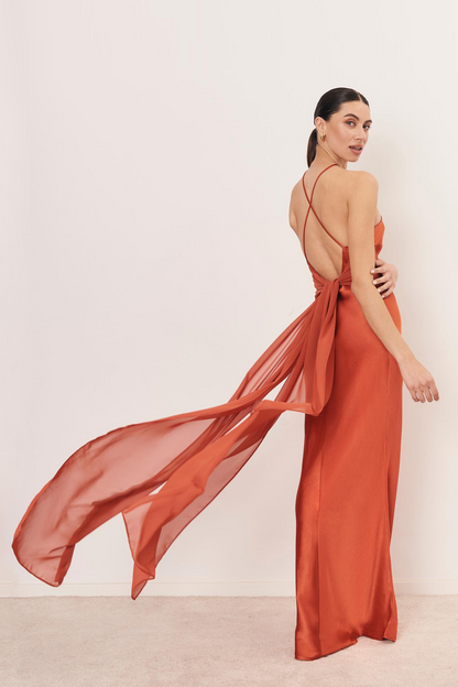 Vestido largo de satén con espalda descubierta y corte al bies Cecillia 