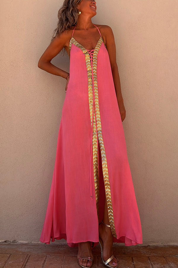 Vestido largo Del Mar con espalda elástica, cuello halter y ribete de lentejuelas y cordones