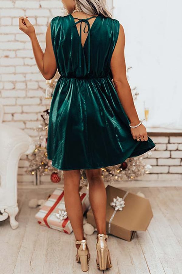 Vestido mini con bolsillos y diseño de lazo de satén con una vista fascinante