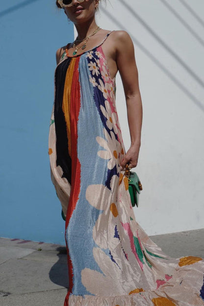 Vestido largo camisola con volantes, estampado floral y bloques de color con cuello redondo