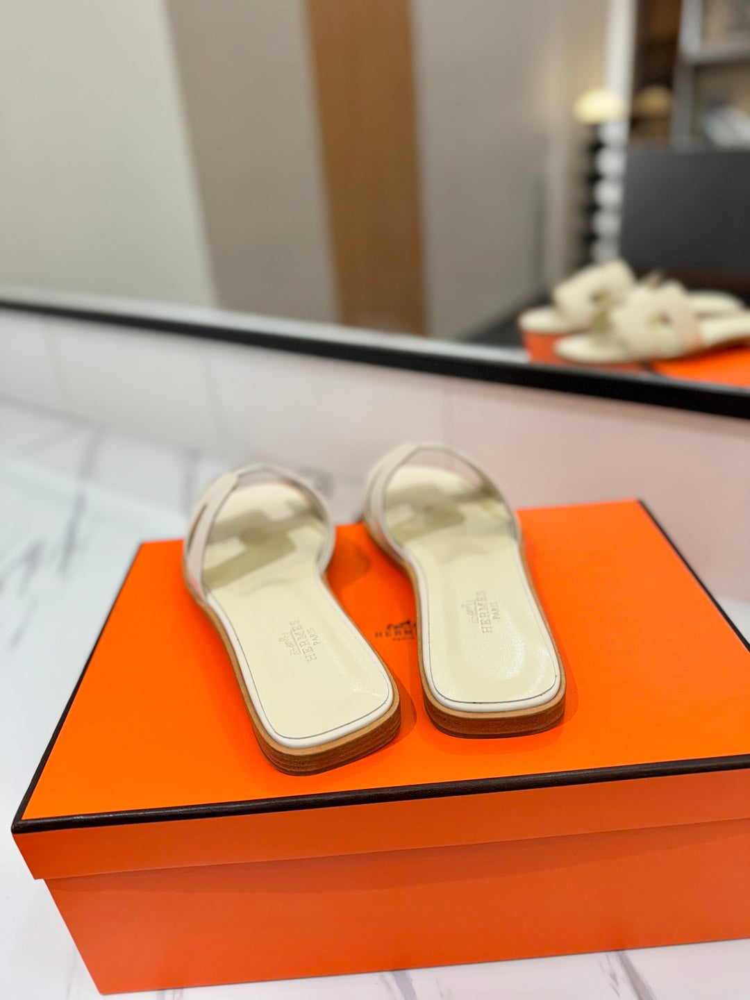 HM Oran Sandal Pearl Ivory Cowhide 294853