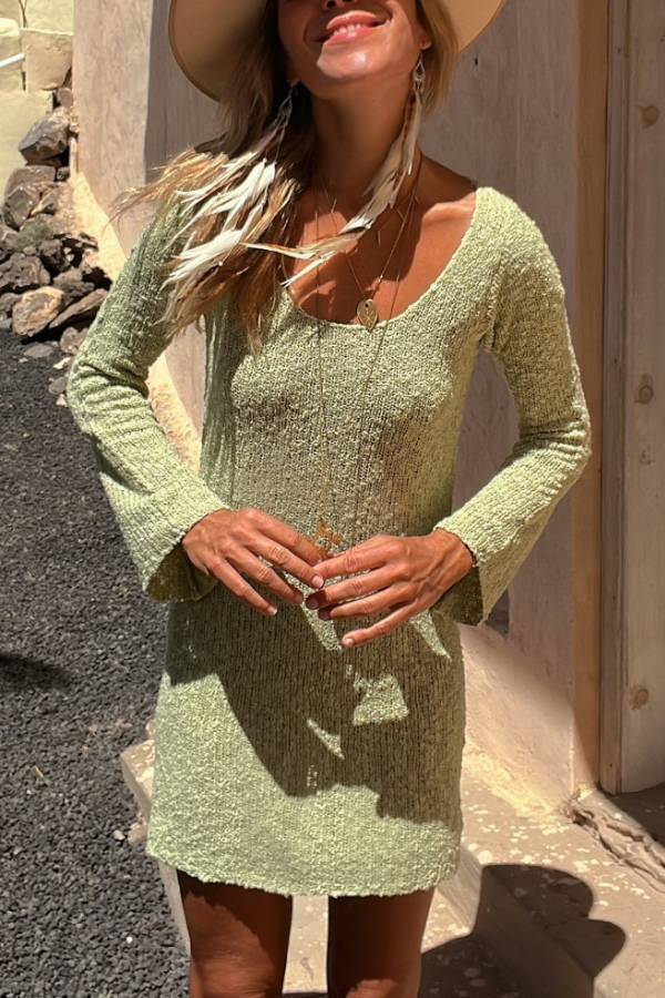Vestido mini holgado de punto Lyssa con mangas acampanadas y espalda abierta