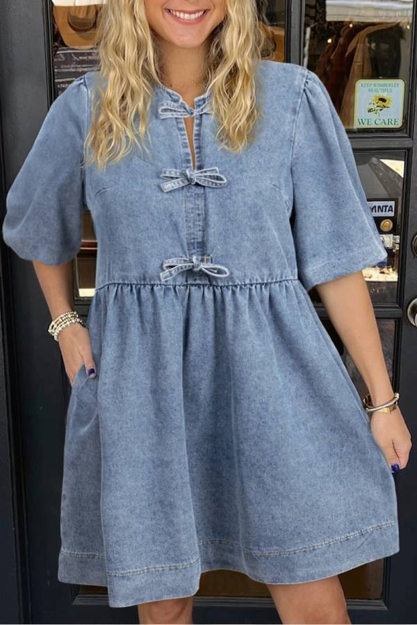 Vestido vaquero con mangas abullonadas y lazo en azul crepúsculo
