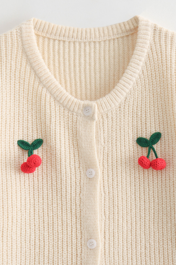 Suéter de punto corto con cuello en V y adornos de cerezas 