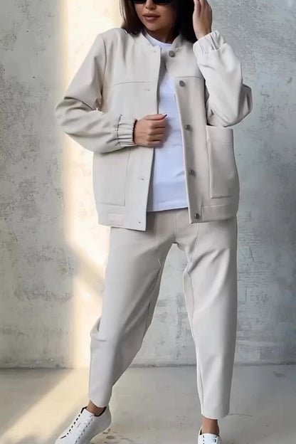 Conjunto de pantalón casual y top holgado de manga larga con bolsillos y botones en color liso