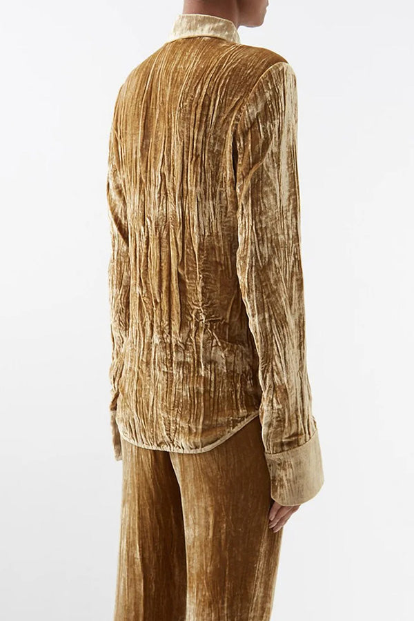 Blusa lisa de manga larga con cuello vuelto y textura elegante