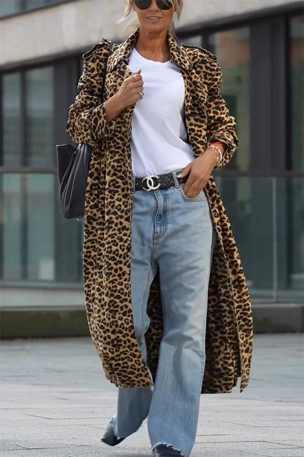 Gabardina holgada midi de manga larga con estampado de leopardo y terciopelo Be Free