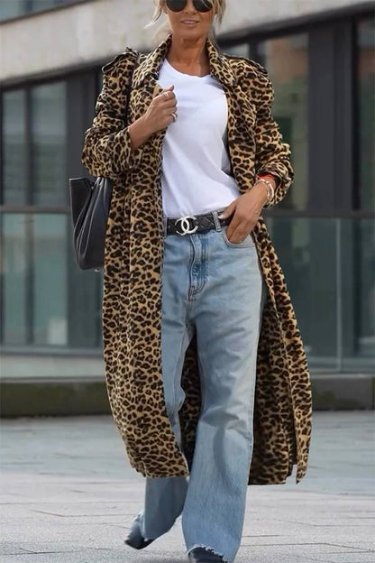 Gabardina holgada midi de manga larga con estampado de leopardo y terciopelo Be Free