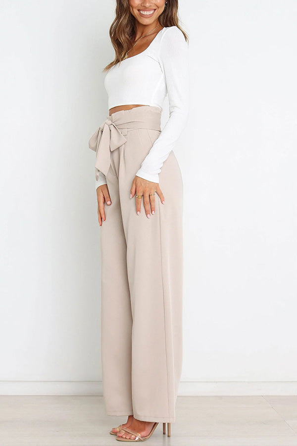Pantalones anchos con bolsillos y cinturón de moda