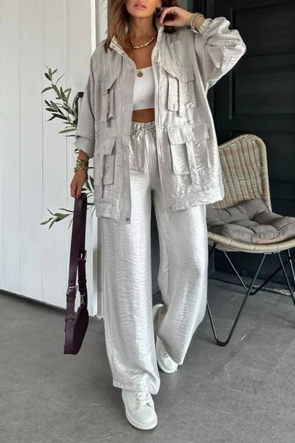 Chaqueta holgada estilo cargo con cremallera y bolsillo con solapa de tela metalizada Easy on Me
