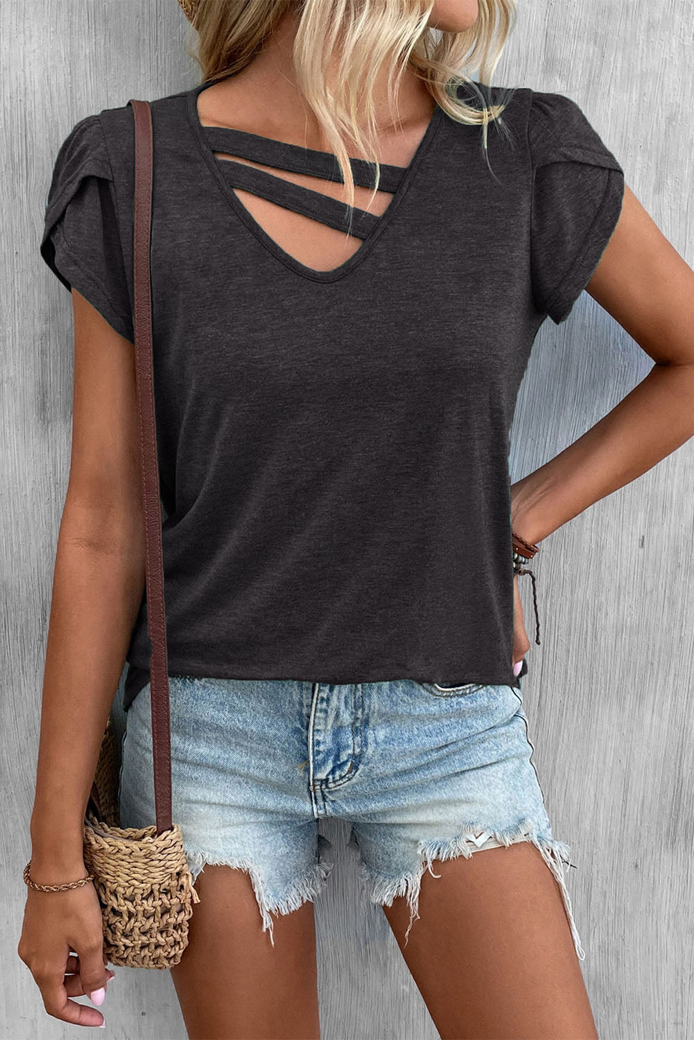Camiseta informal de color liso con cuello recortado