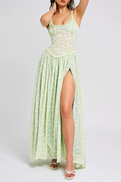 Vestido largo Ulissa verde claro con escote cuadrado, textura jacquard y abertura alta