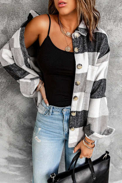 Chaqueta abotonada con bolsillos y bloques de color a cuadros grises