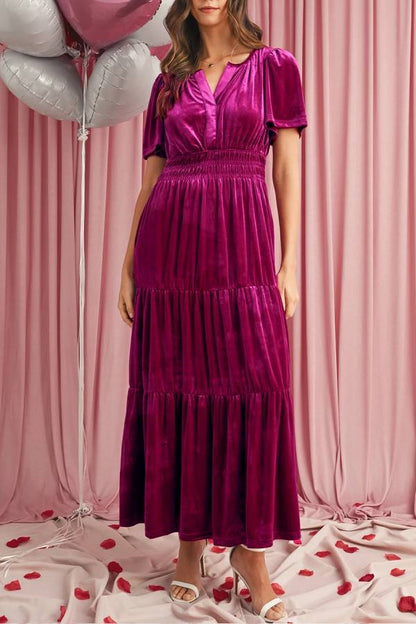 Vestido largo escalonado con cintura fruncida y mangas cortas de terciopelo Red Dahlia