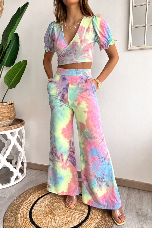 Conjunto de top corto con cuello en V y mangas cortas con estampado floral, cintura elástica y pantalones de pierna ancha 