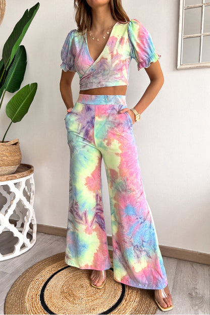 Conjunto de top corto con cuello en V y mangas cortas con estampado floral, cintura elástica y pantalones de pierna ancha 
