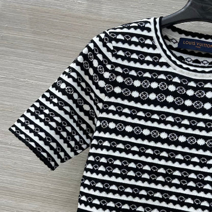 LV 25 Geometric Wave Pattern Round Neck Knitted T- Shirt Black Wool