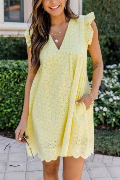 Vestido de mujer con escote en V calado y costuras de encaje