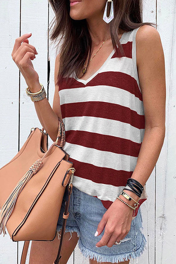 Camiseta sin mangas a rayas con cuello en V