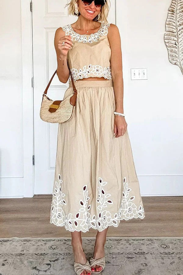 Camiseta de popelina con ojales florales y falda midi de cintura elástica y tiro alto para temporada de vacaciones