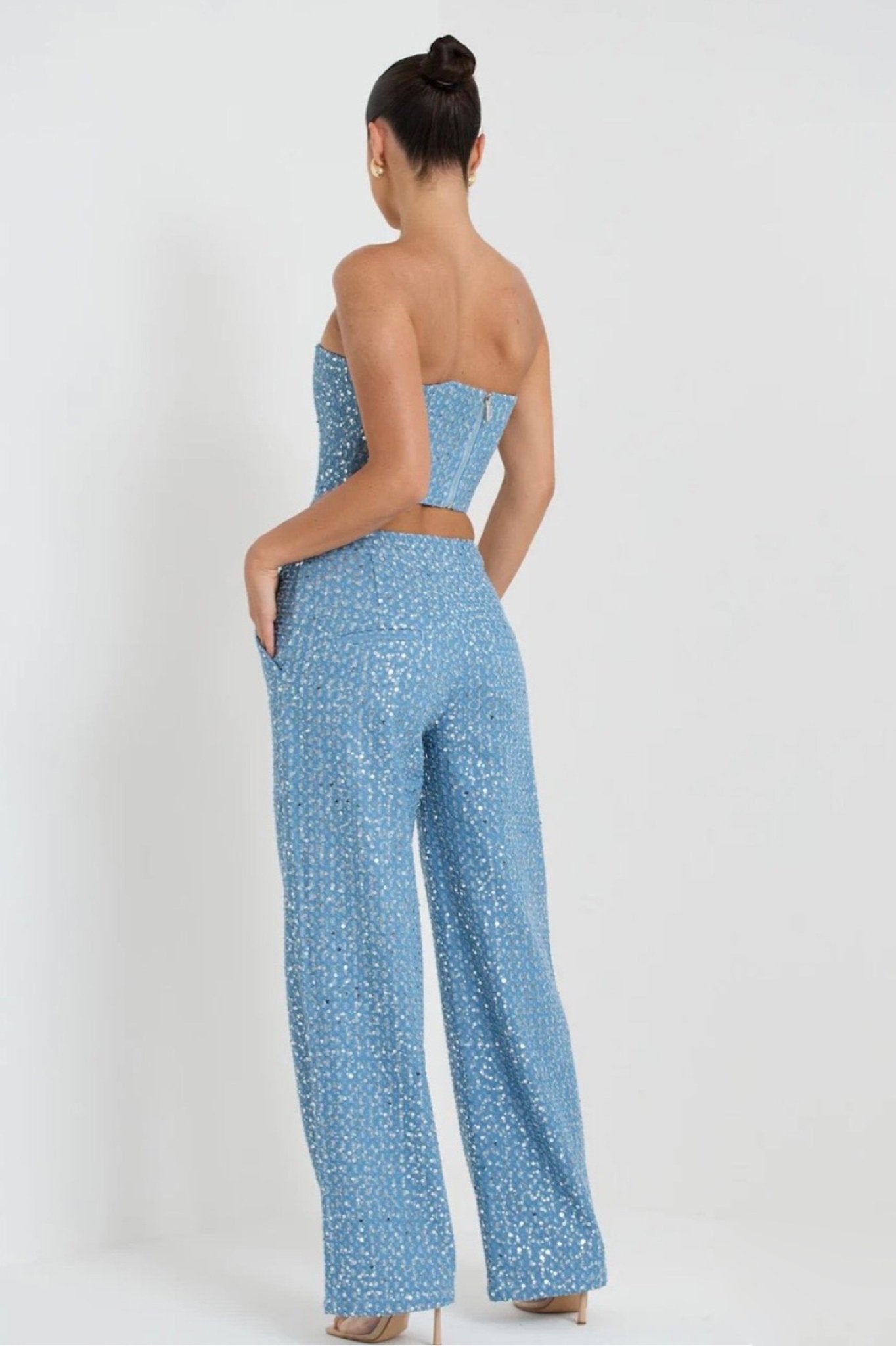 Conjunto de pantalones vaqueros con lentejuelas de Belinda 