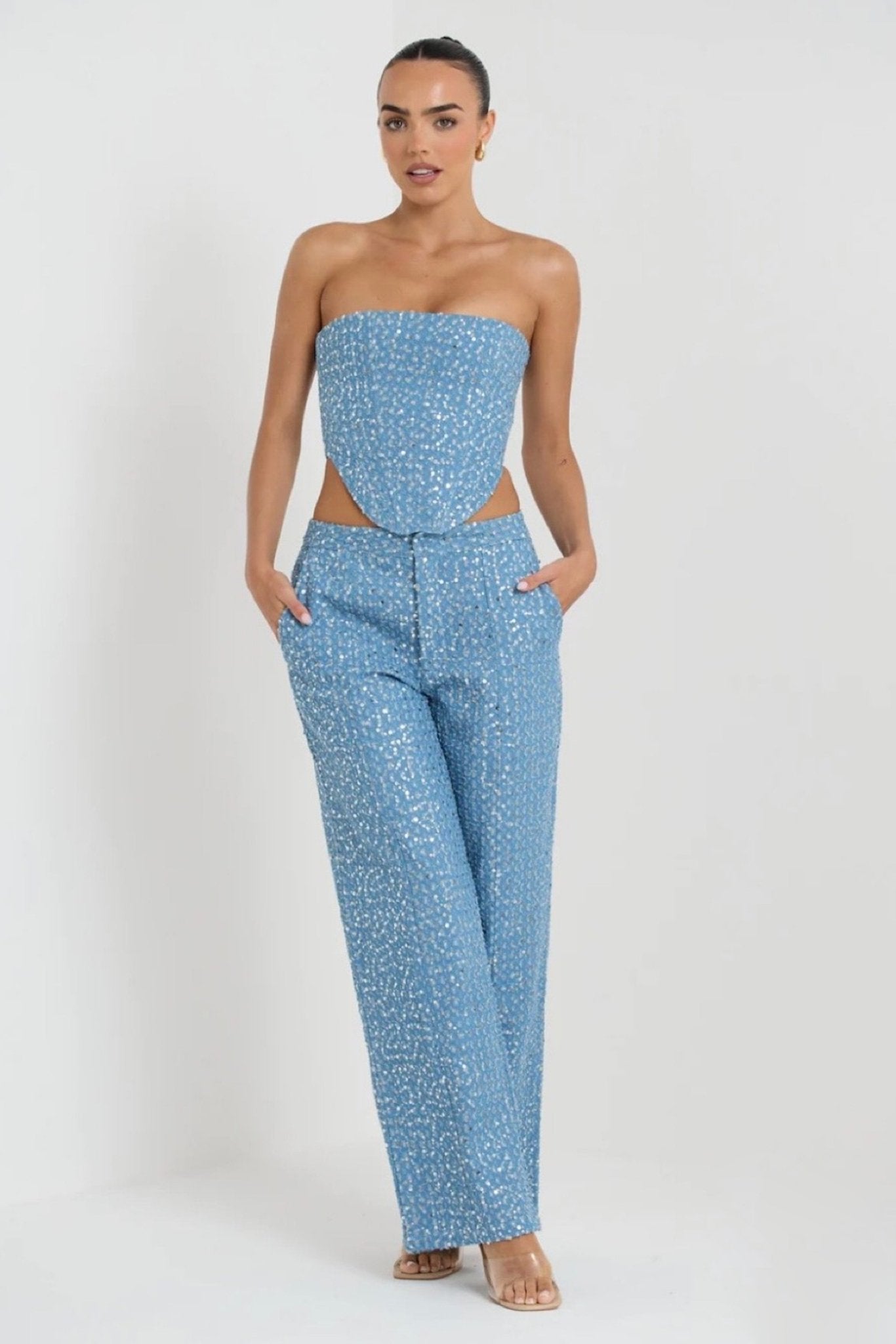 Conjunto de pantalones vaqueros con lentejuelas de Belinda 