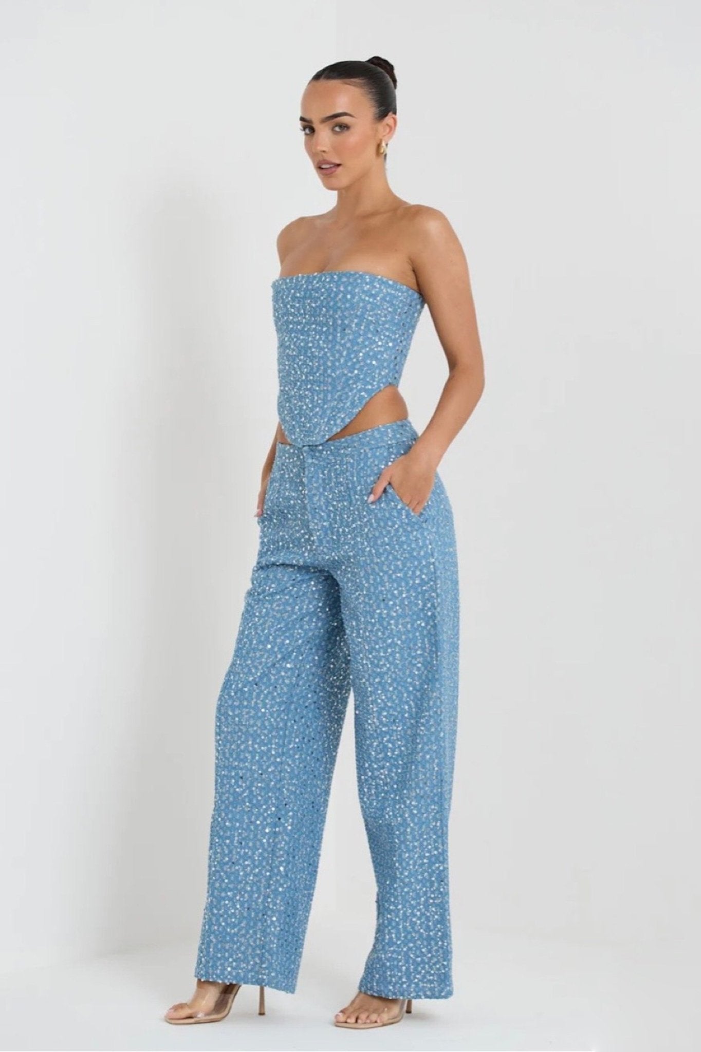 Conjunto de pantalones vaqueros con lentejuelas de Belinda 