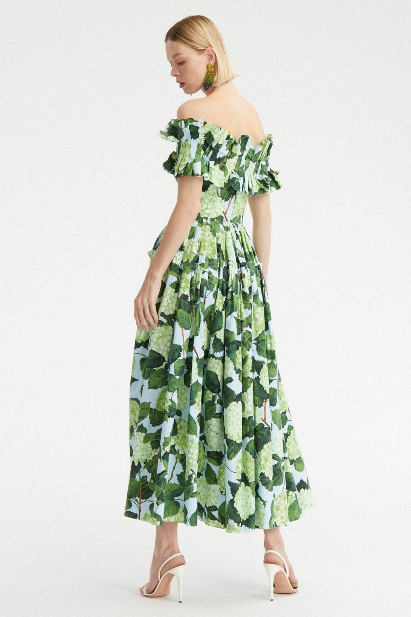 Vestido largo con hombros descubiertos, volantes y estampado Bess 