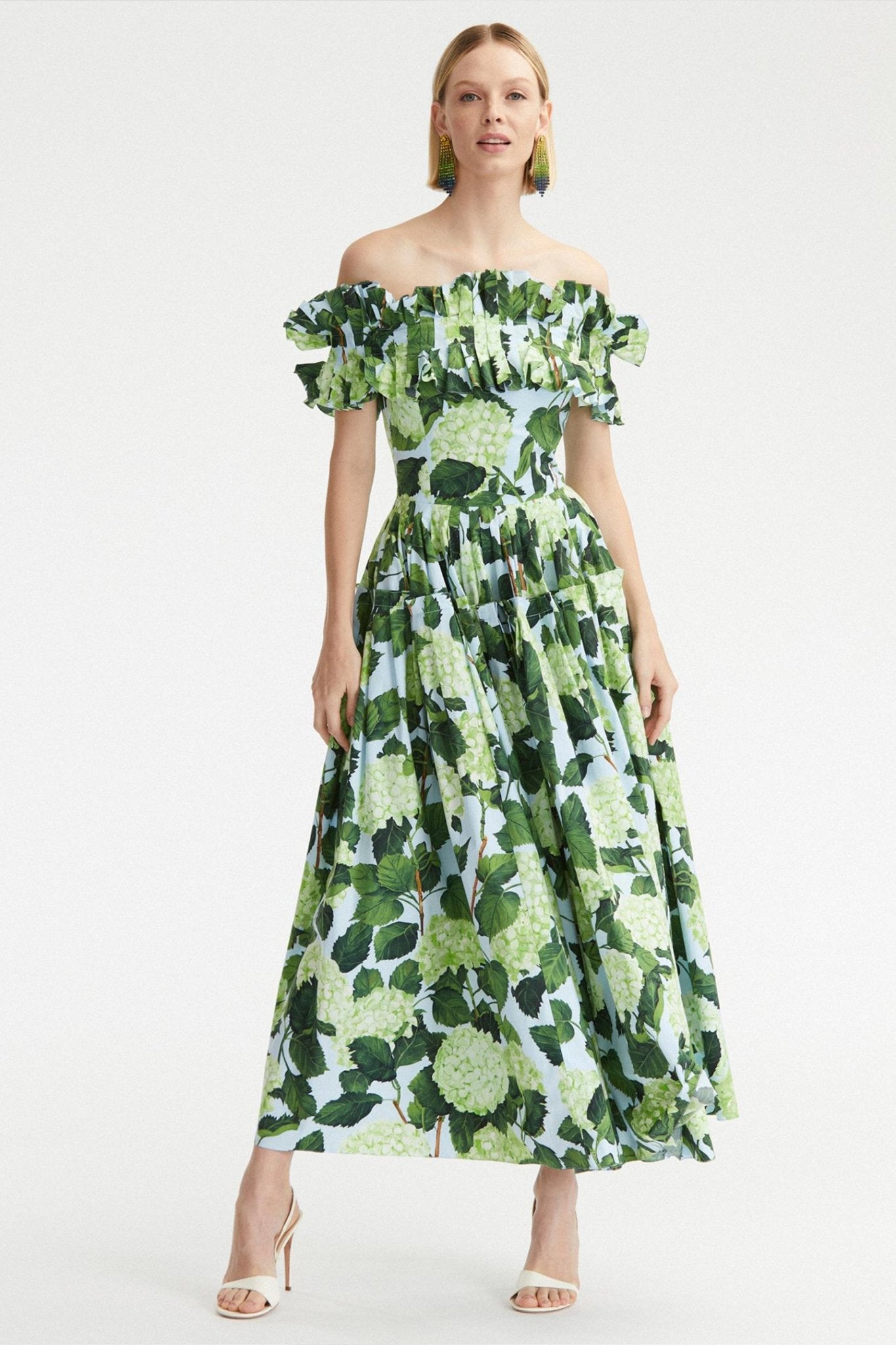 Vestido largo con hombros descubiertos, volantes y estampado Bess 