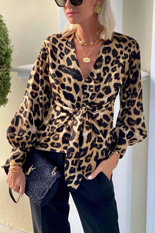 Blusa informal con mangas farol y lazo delantero con estampado de leopardo de Janae 
