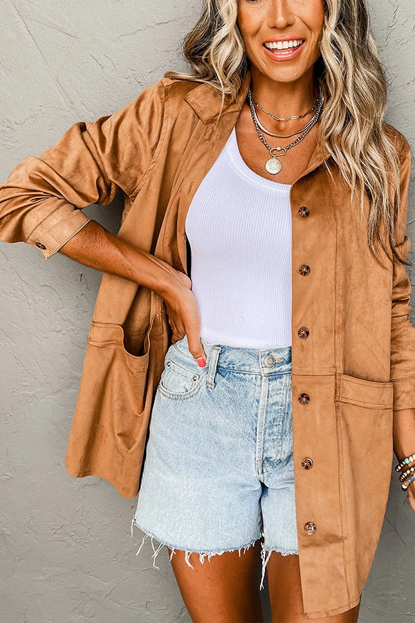 Chaqueta informal de ante sintético color camel con botones y bolsillos