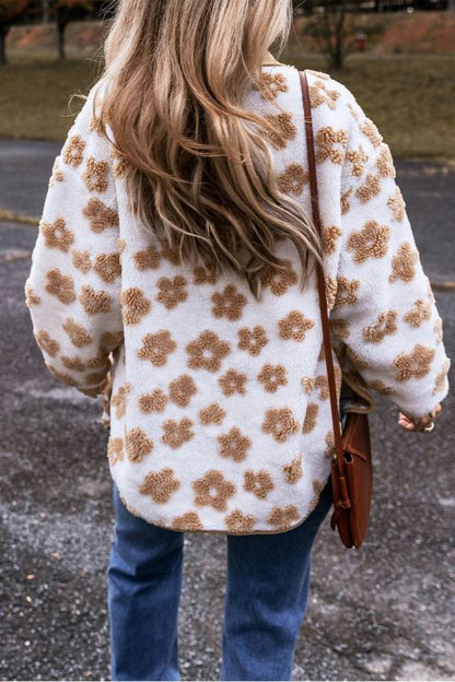 Chaqueta polar con botones y estampado floral en beige francés claro