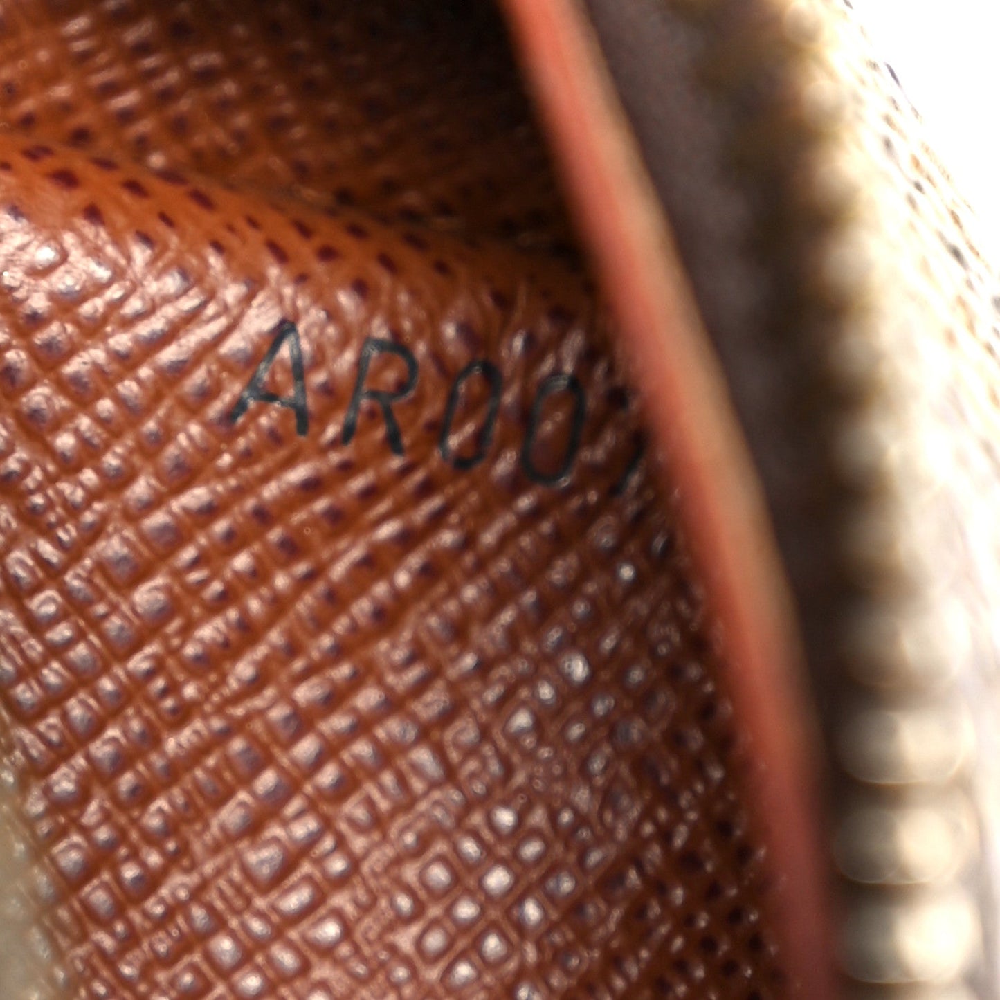 Monogram Nil 28