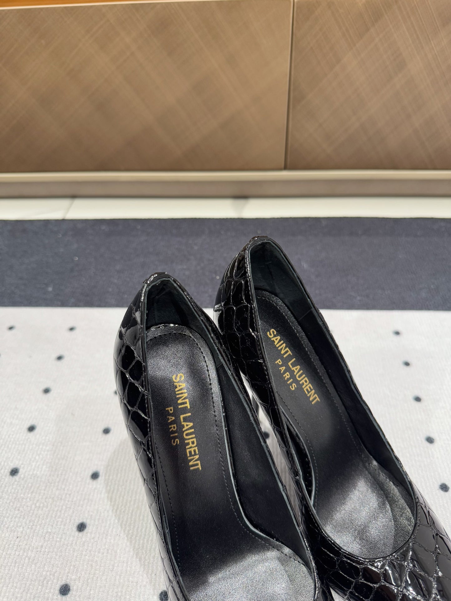 NORMA PUMPS IN BLACK CROCODILE PATTERN SHEEPSKIN