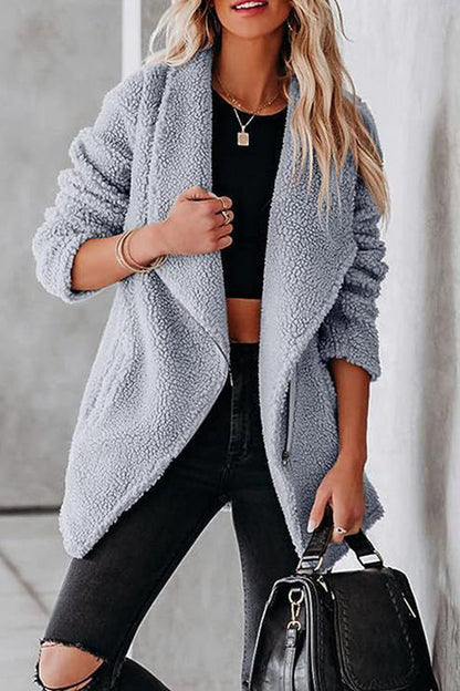 Chaqueta casual de piel de cordero de moda con bolsillos con cremallera y chaqueta de terciopelo granulado.