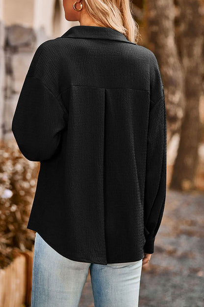 Blusa texturizada con botones y solapa de bolsillo suelto