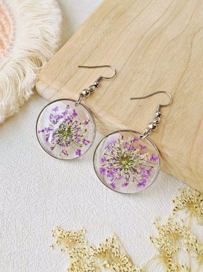 Pendientes de flores prensadas de resina con encaje de la reina Ana "No me olvides" 