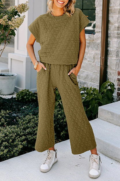 Conjunto de top de manga corta con textura acolchada y pantalones de pierna ancha