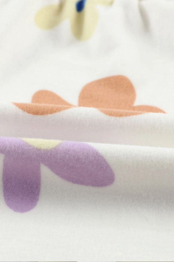 Conjunto de ropa de estar por casa con top henley con estampado floral blanco y pantalones cortos con cordón ajustable