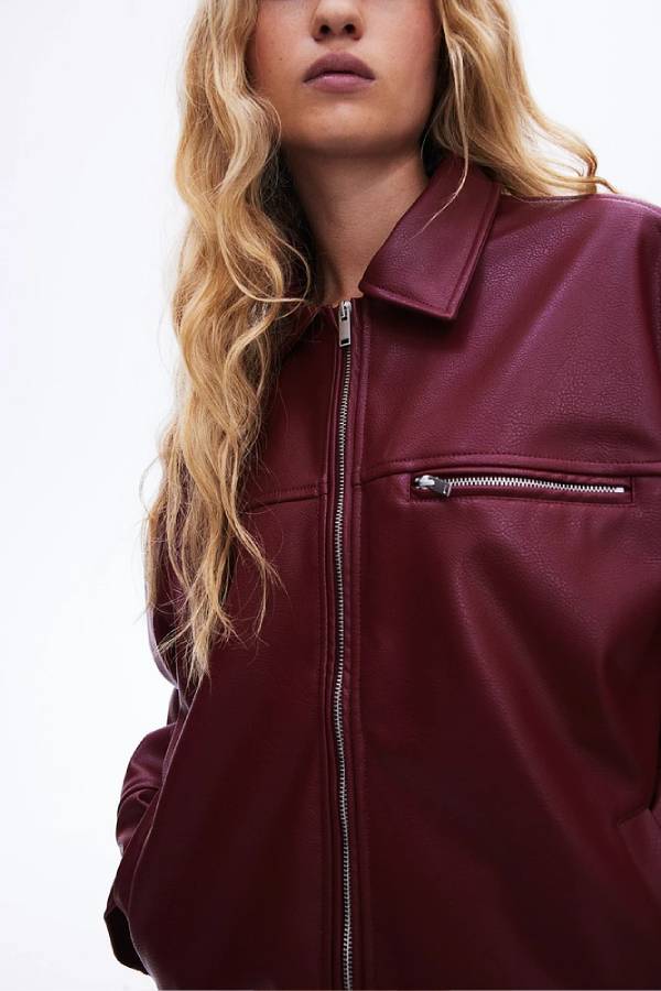 Chaqueta de cuero con solapa, manga larga, bolsillo y cremallera