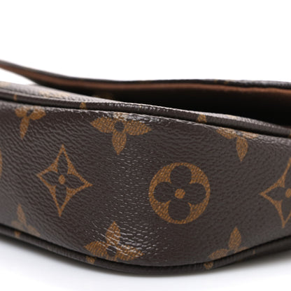 Monogram Ivy Wallet On Chain