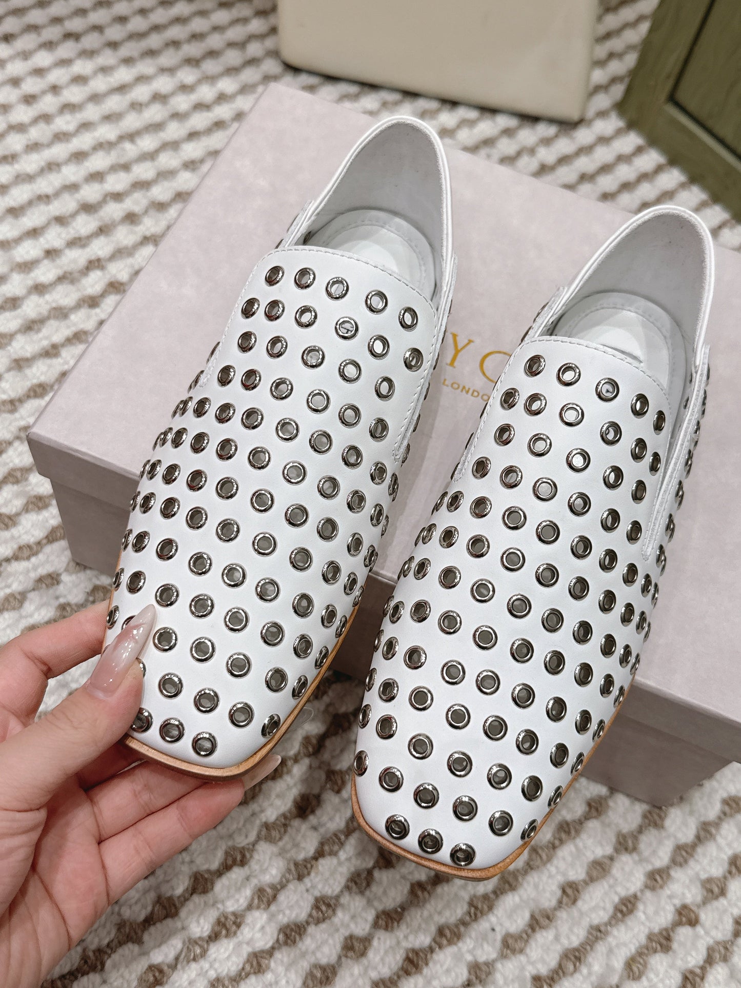 Jimmy Choo Eliot flat Slippers Metallic Eyelets White Calfskin 568493