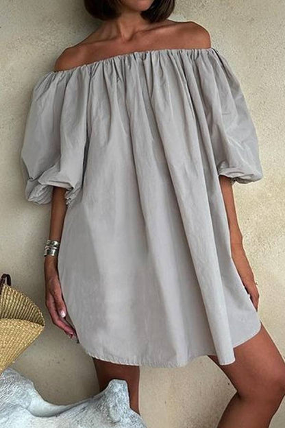 Vestido casual holgado con hombros descubiertos y lisos