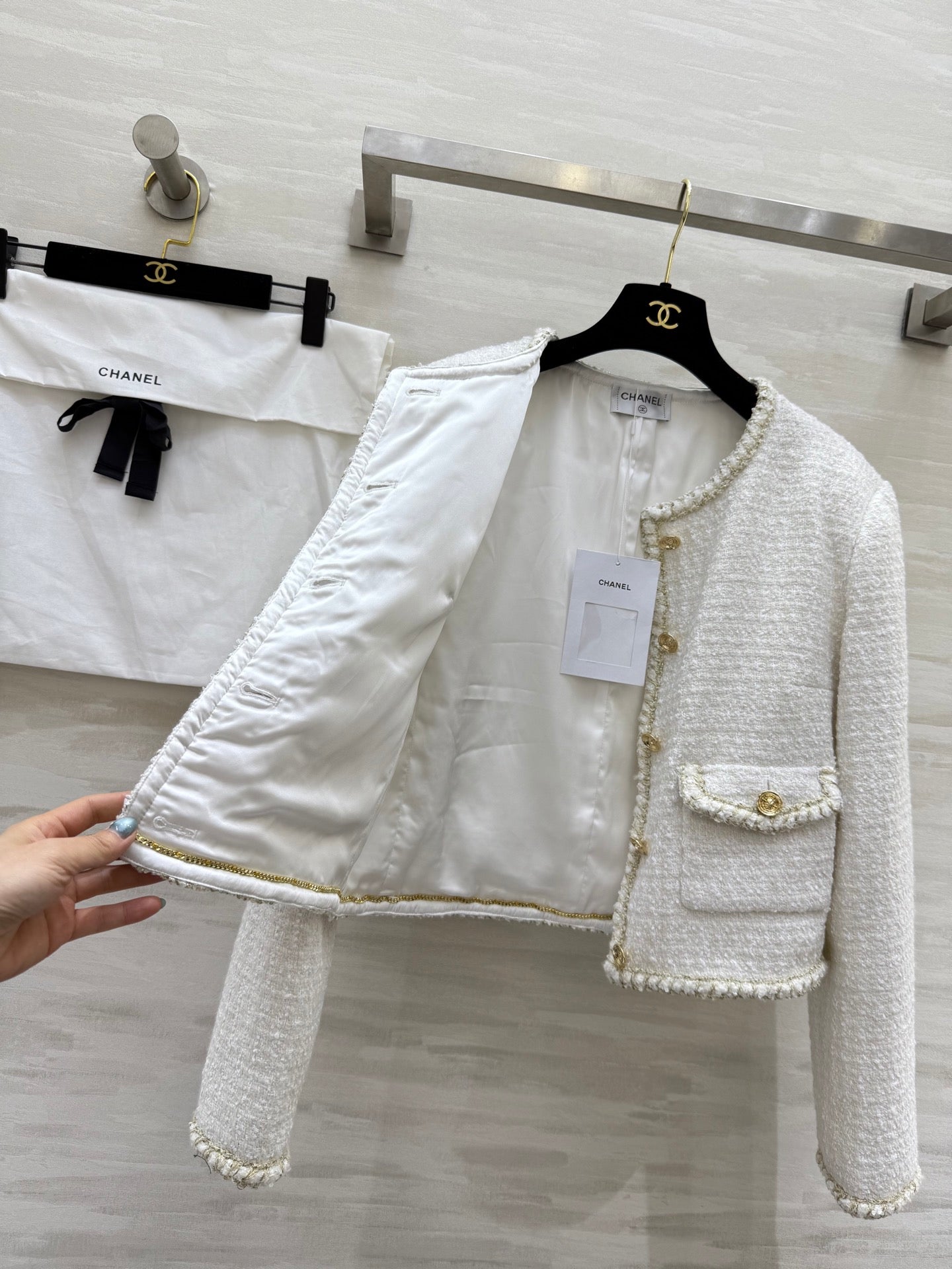 CC 25A Classic Round Neckline Short Jacket White Tweed